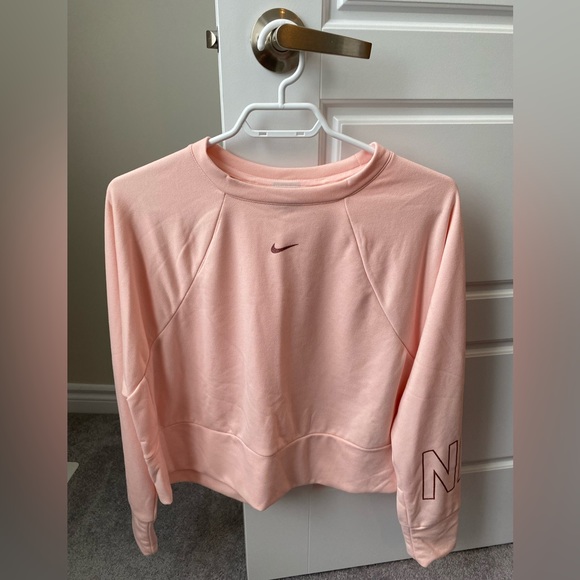Nike Cropped Dri-Fit Sweatshirt NWOT Size M - Picture 1 of 3